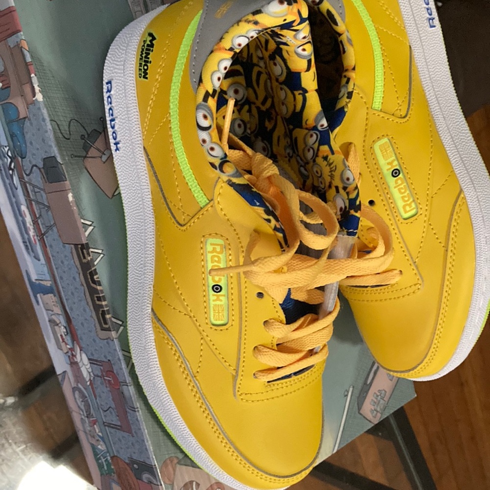 Size 5 Reebok minion edition